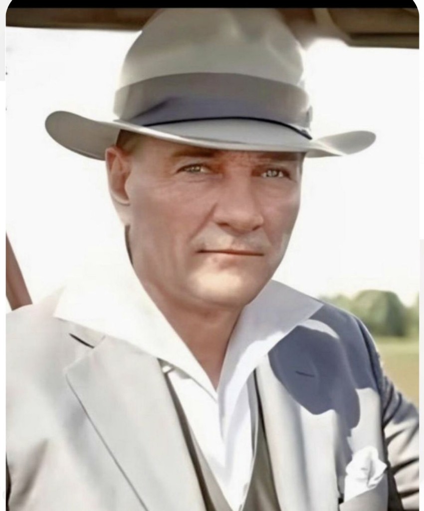 Atatürk — Beyaz Şapkalı Gazi