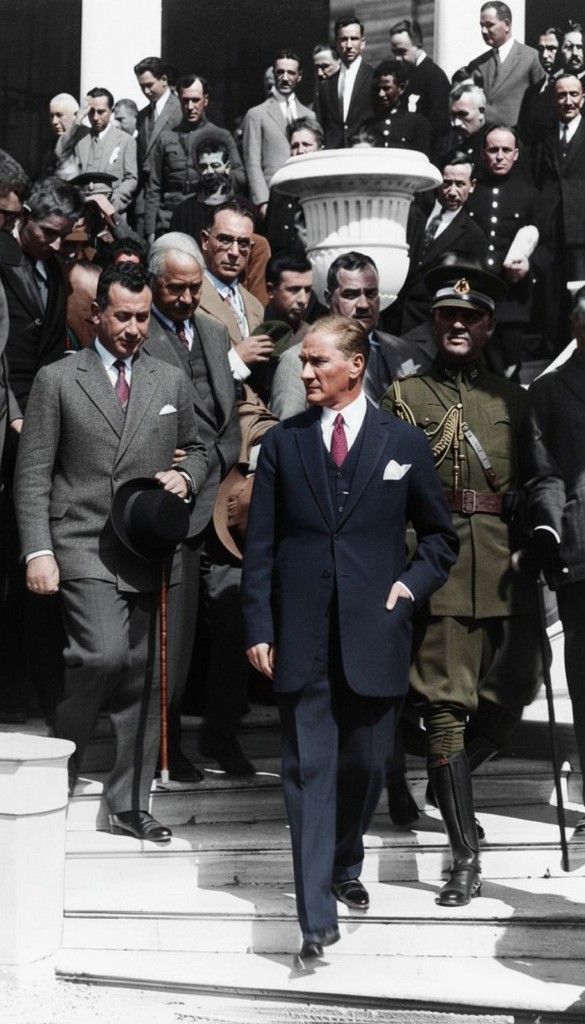 Atatürk — Halkın Arasında