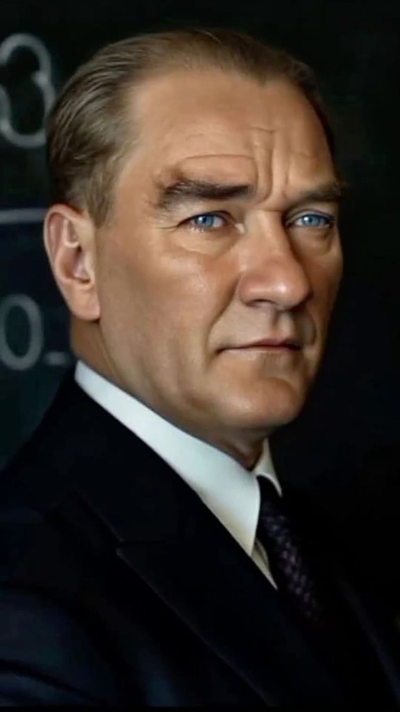 Atatürk — Düşünen Lider